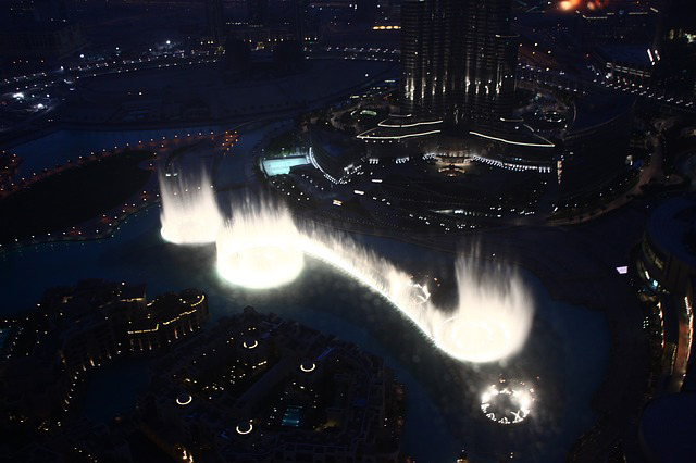 Танцующий фонтан в Дубае